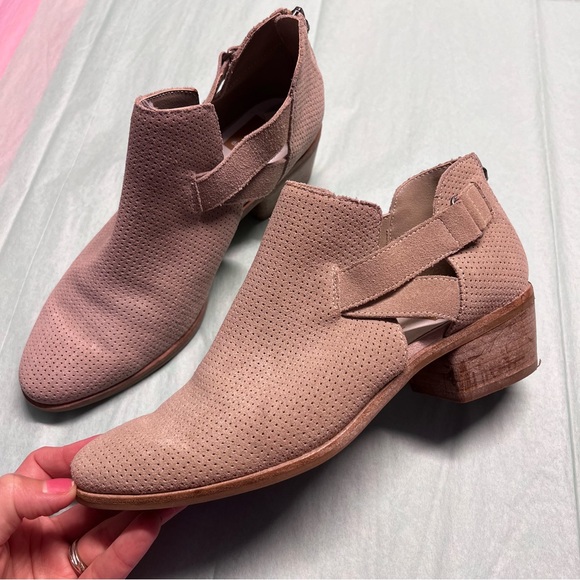 Dolce Vita Shoes - Dolce Vita Tan Suede Booties CC